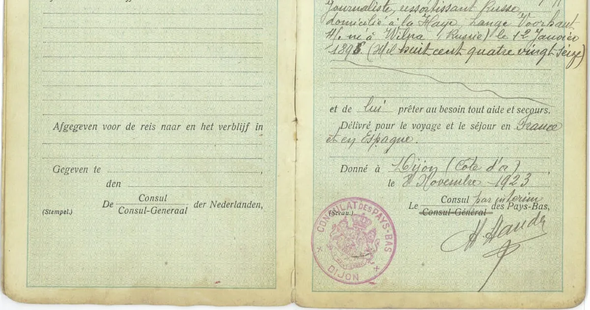Première page d’un passeport ouvert, document utilisé pour la vérification d’identité